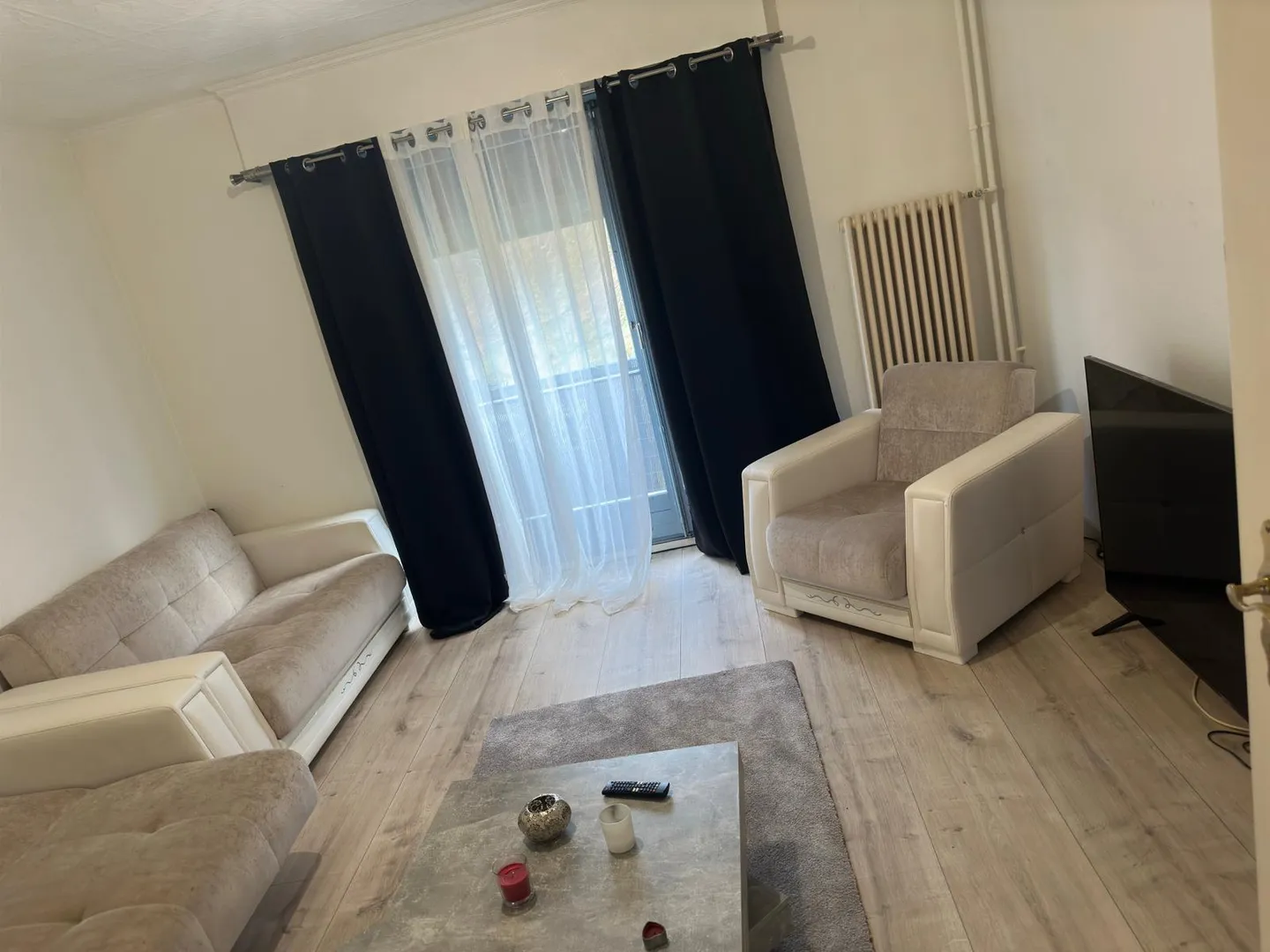 Appartement Charmant avec Balcons - Photo 4 sur 8