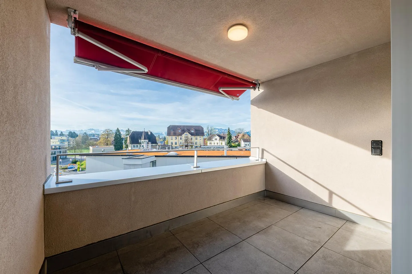 appartamento moderno con stanze luminose - Foto 5 di 9