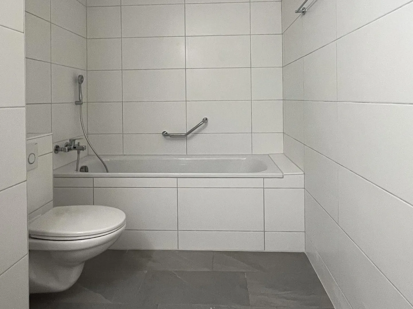 Appartamento luminoso di 4,5 locali a Bösingen, con giardino privato - Foto 4 di 5