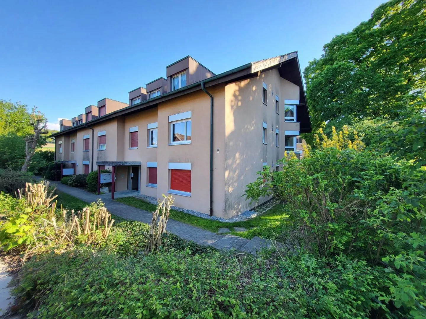 Appartamento luminoso di 4,5 locali a Bösingen, con giardino privato - Foto 1 di 5