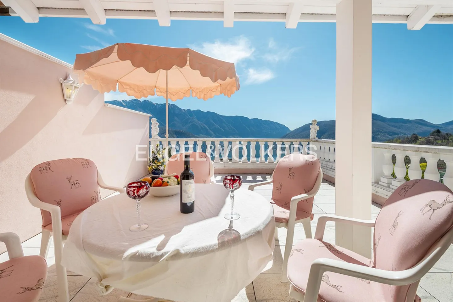 RESERVED Your place in the sun - Photo 2 of 10
