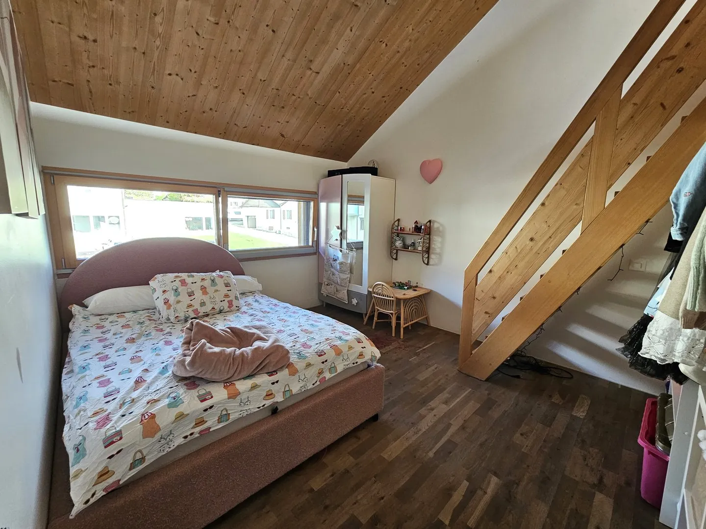 Spacious Row Villa - Photo 7 of 10