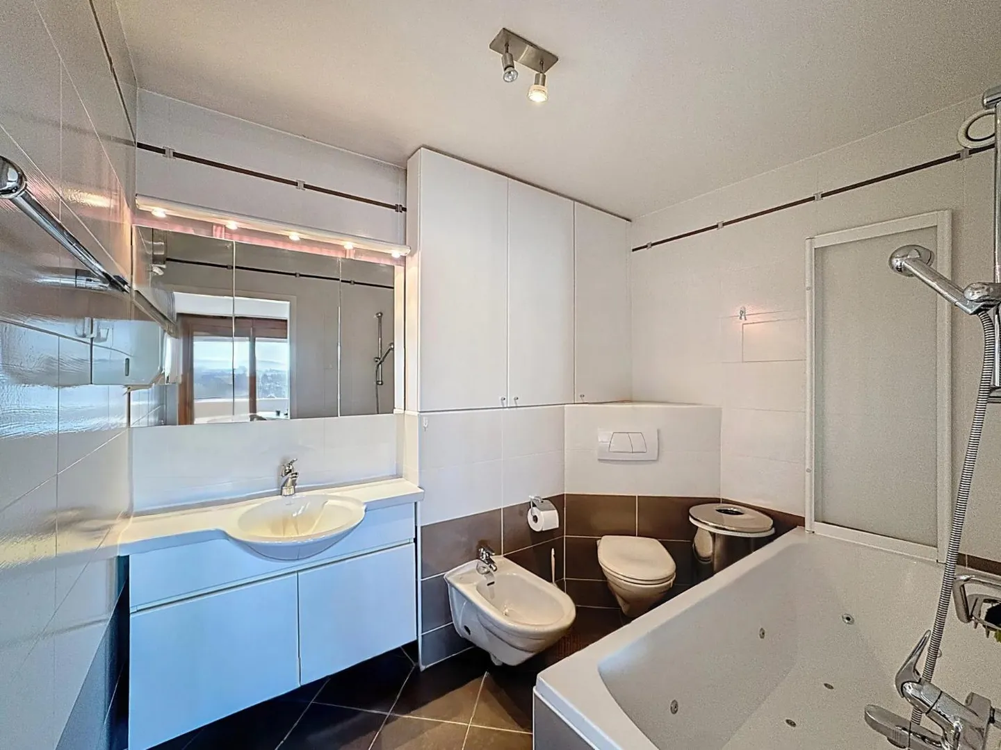 Appartement spacieux avec vue sur le lac - Photo 12 sur 13