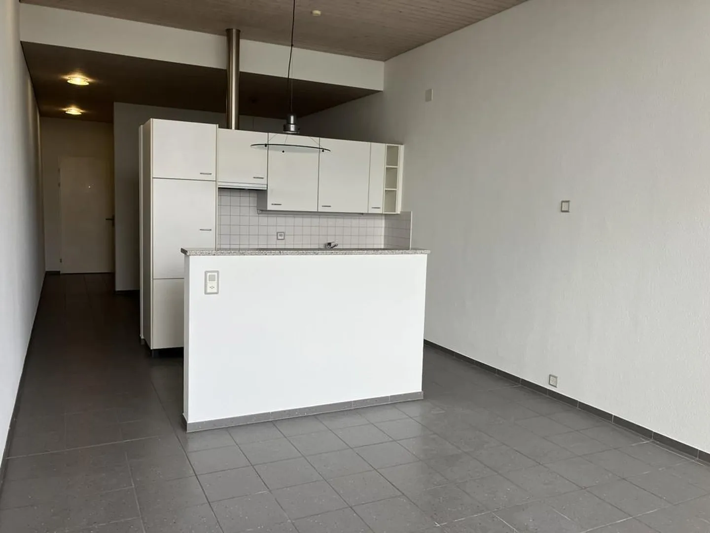 Geräumige Studiowohnung in gepflegtem Gewerbegebäude zu vermieten - Foto 4 von 7