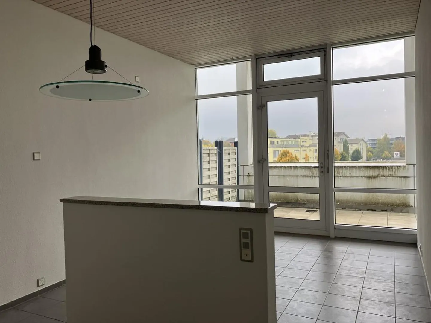 Geräumige Studiowohnung in gepflegtem Gewerbegebäude zu vermieten - Foto 5 von 7