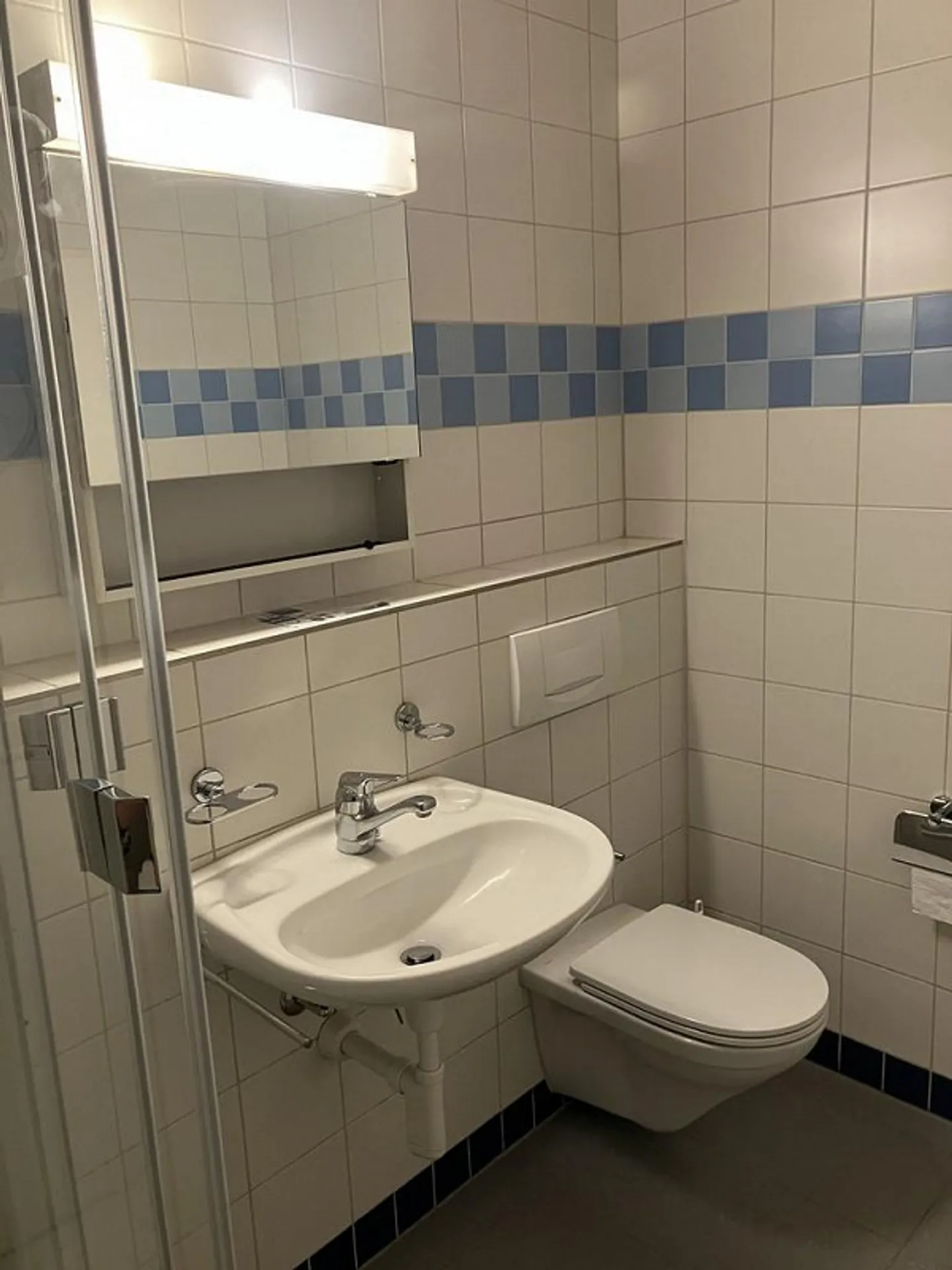 Geräumige Studiowohnung in gepflegtem Gewerbegebäude zu vermieten - Foto 7 von 7