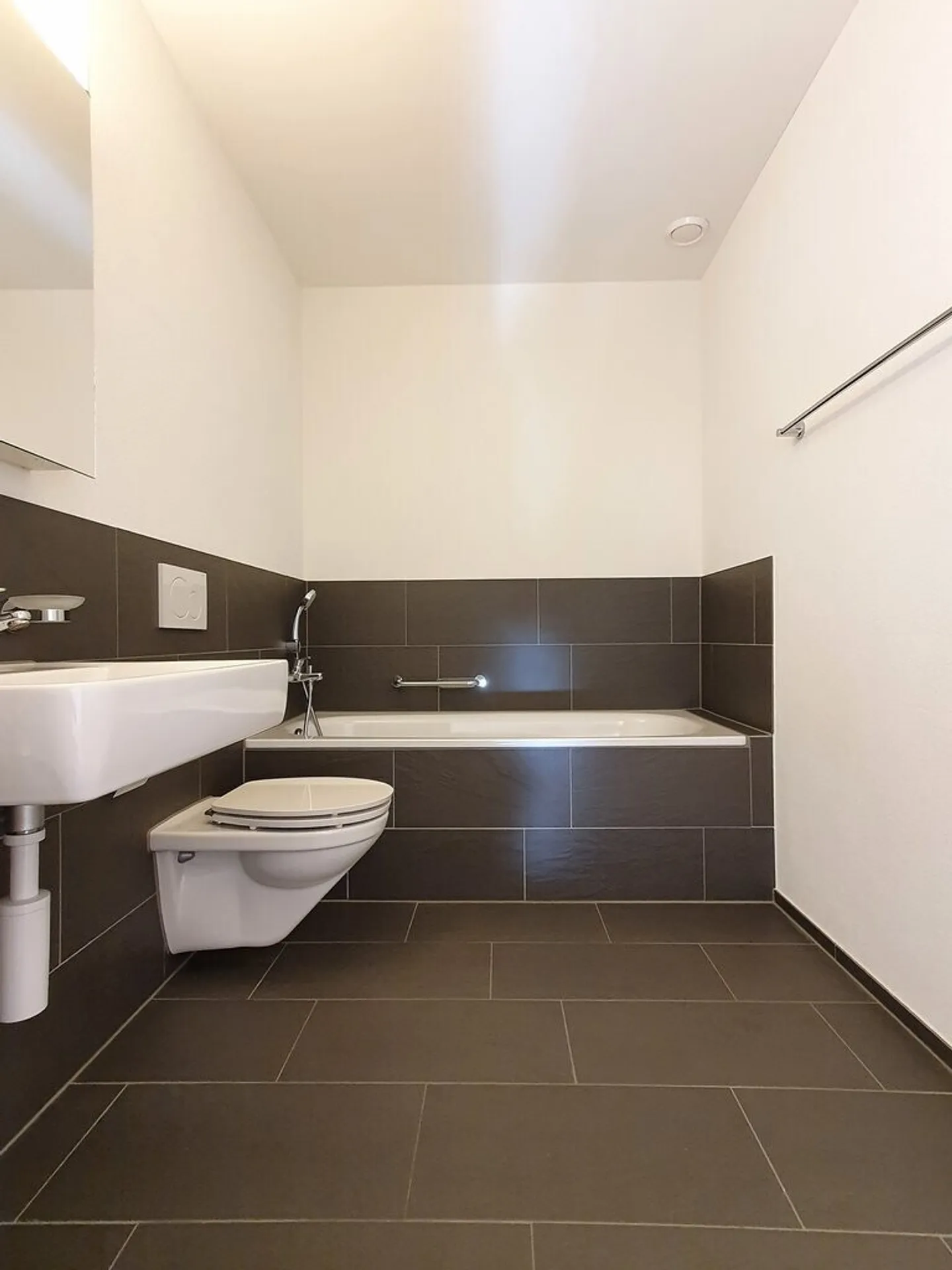 Appartamento spazioso e moderno di 3,5 stanze - Foto 4 di 8