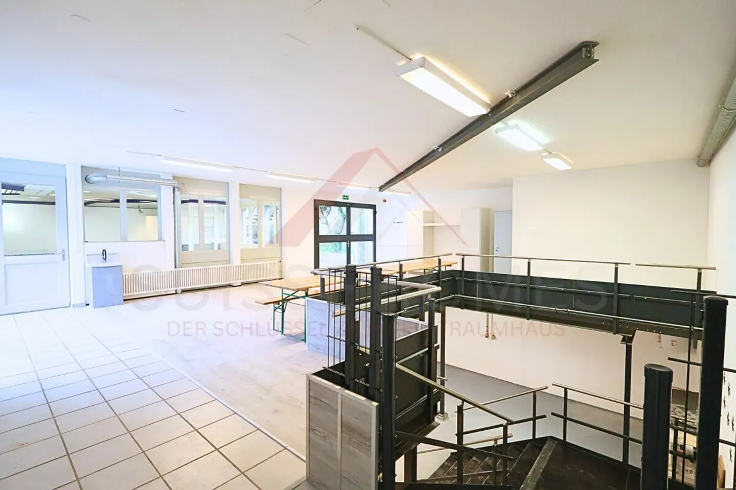 Atriumgebäude mit 220 m² Wohn- und 270 m² Gewerbefläche in Thörishaus (Neuenegg BE) - vielseitig nutzbar - Photo 2 sur 21