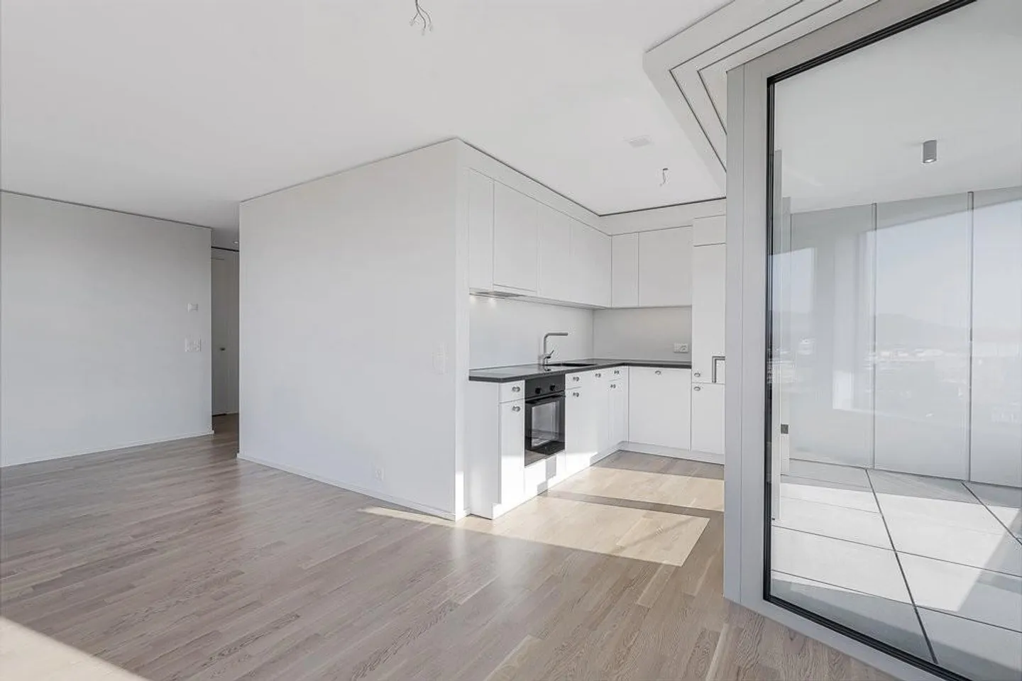 Modern living in the BäreTower = unique and spectacular - Photo 4 of 11