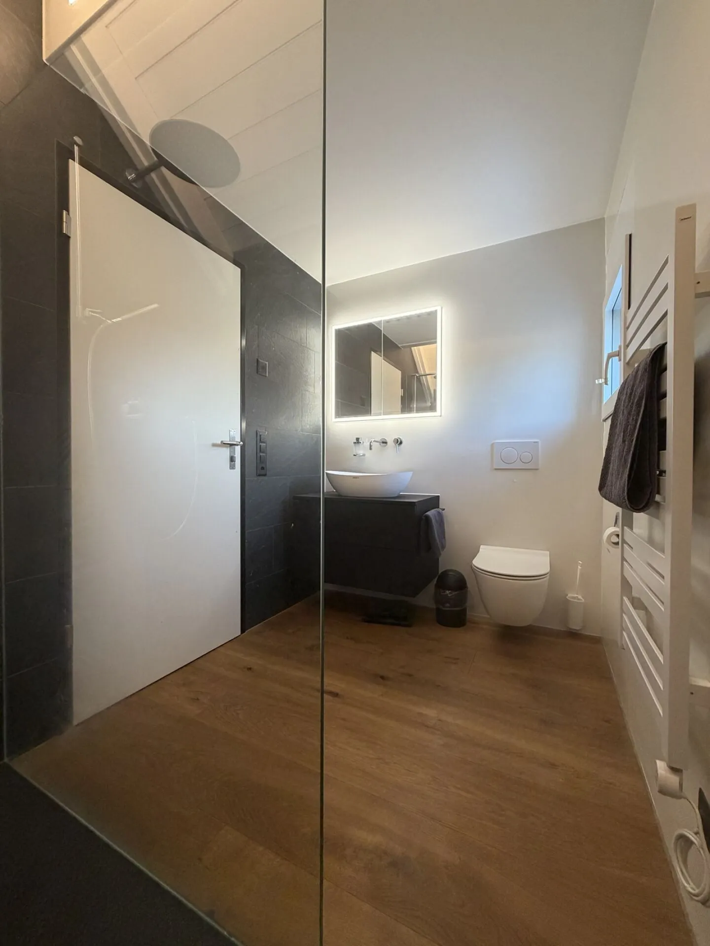 Appartement 2.5 pièces élégant à Hölstein - de haute qualité, calme et prêt à emménager - Photo 11 sur 15