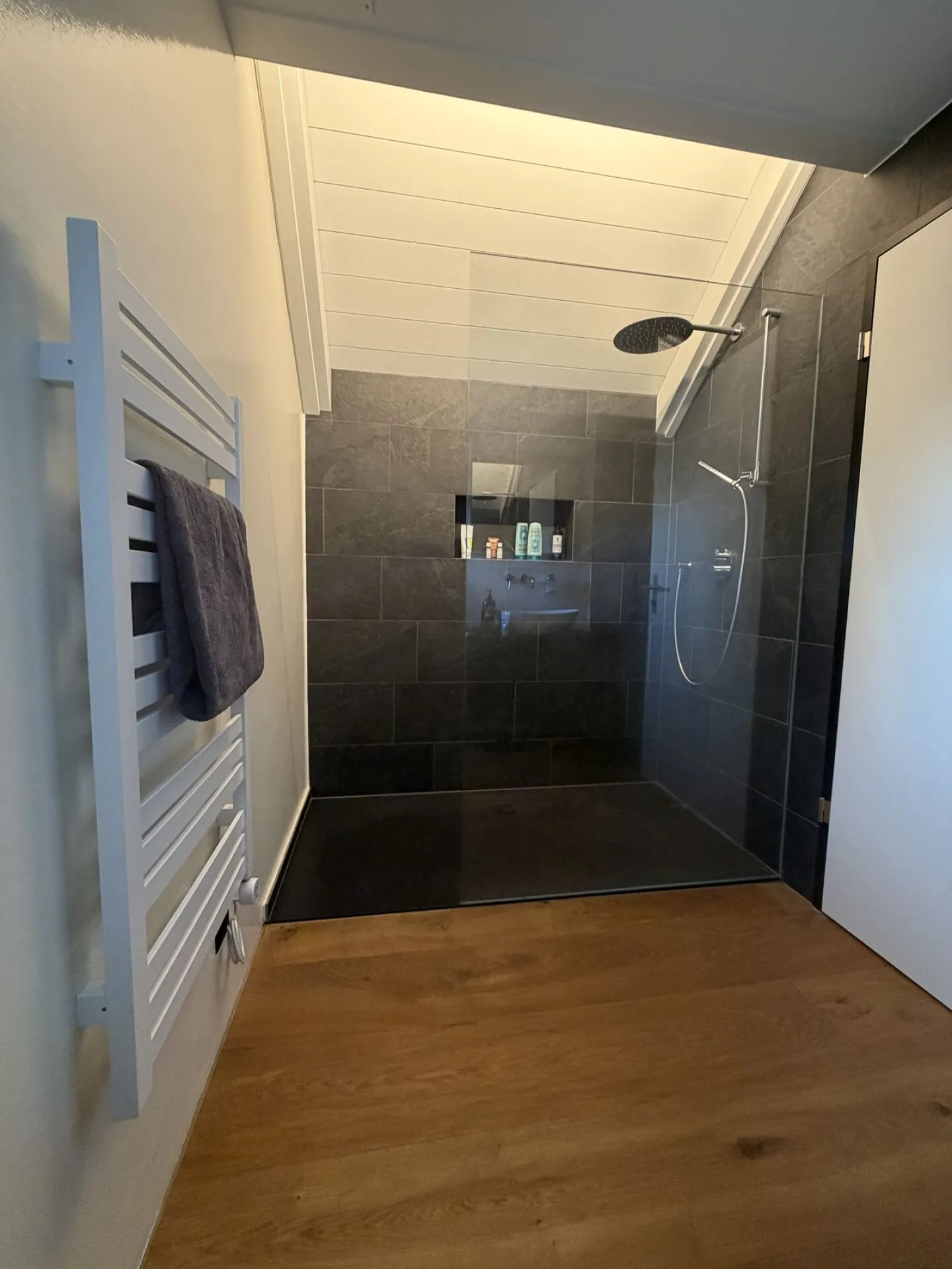 Appartement 2.5 pièces élégant à Hölstein - de haute qualité, calme et prêt à emménager - Photo 12 sur 15