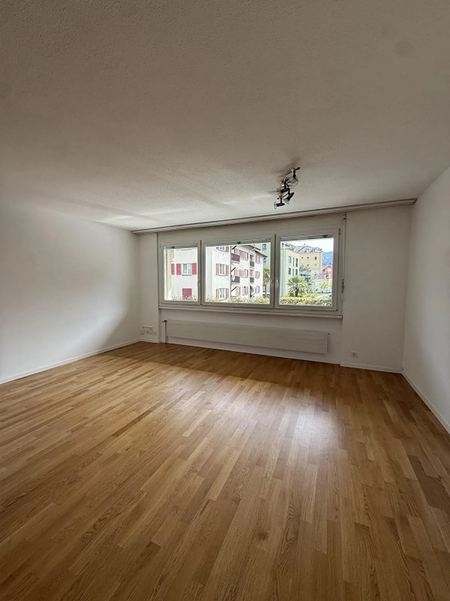 Appartement lumineux avec deux balcons et belle vue à Kriens - Photo 2 sur 11