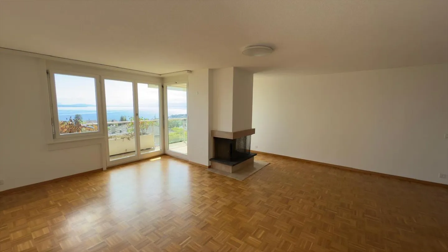 Magnificent 4.5-room apartment with beautiful lake view - Photo 2 of 6