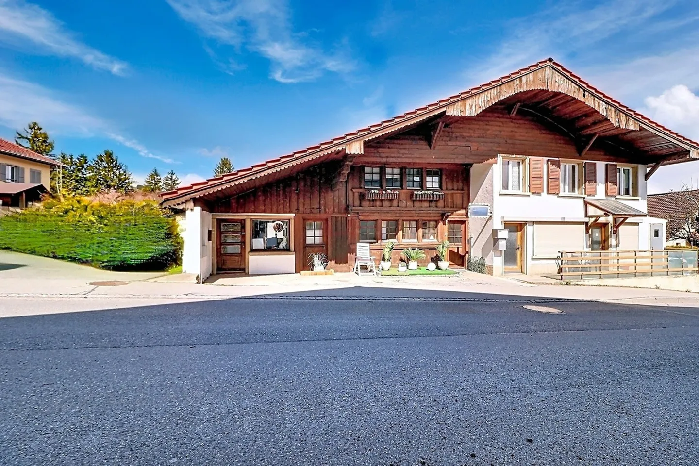 Immeuble résidentiel polyvalent - Photo 1 sur 11