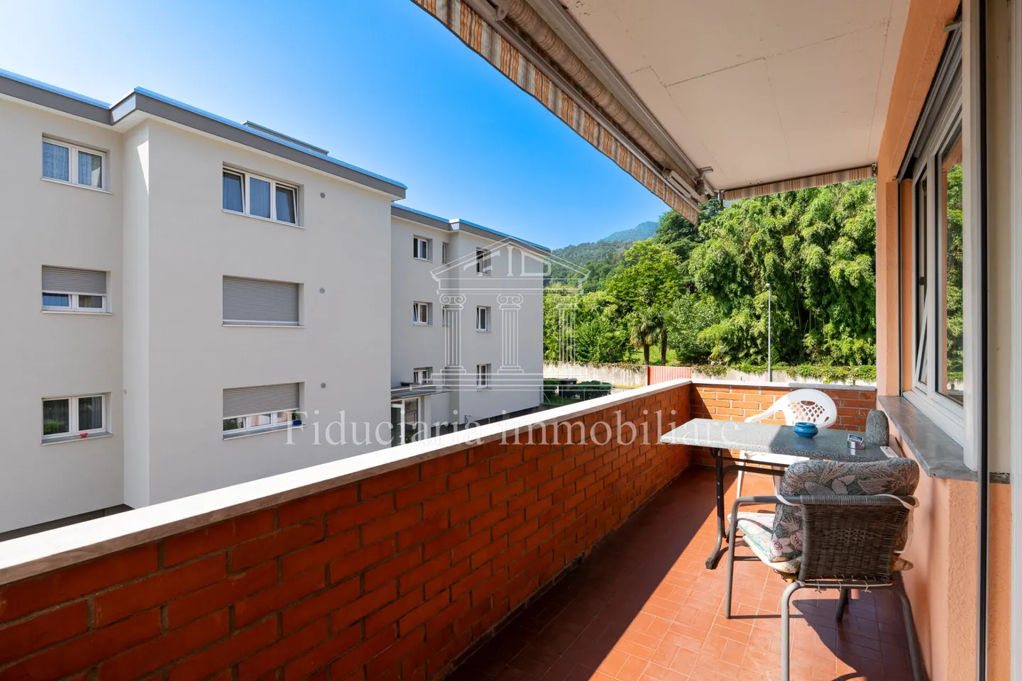 LOSONE - Ampio appartamento di 3,5 locali in una zona residenziale tranquilla - Foto 8 di 9