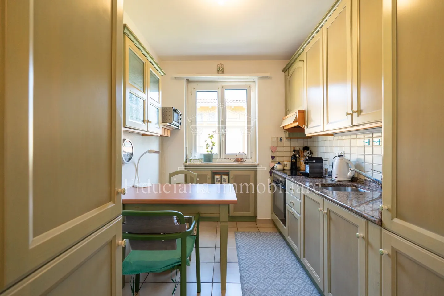 LOSONE - Ampio appartamento di 3,5 locali in una zona residenziale tranquilla - Foto 3 di 9