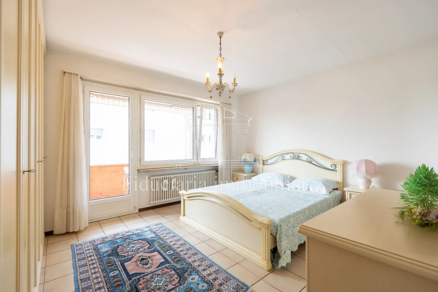 LOSONE - Ampio appartamento di 3,5 locali in una zona residenziale tranquilla - Foto 5 di 9