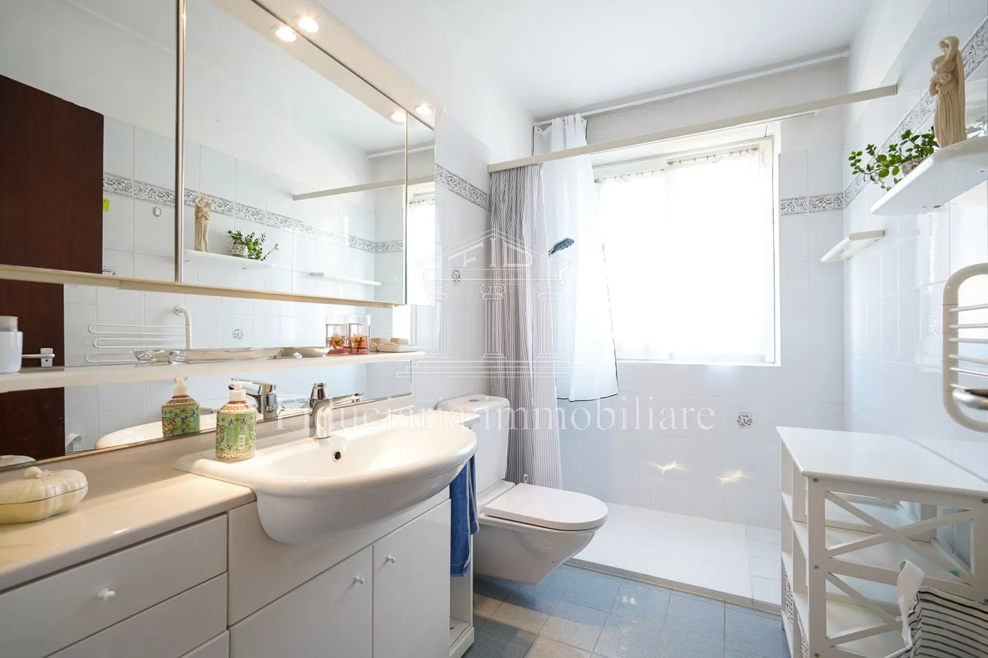 LOSONE - Ampio appartamento di 3,5 locali in una zona residenziale tranquilla - Foto 7 di 9