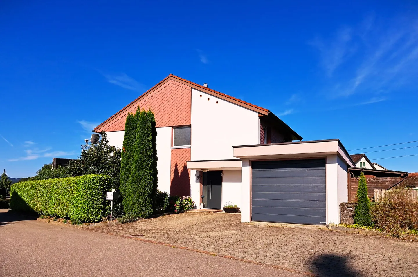 Familienfreundliches Einfamilienhaus mit Gartenparadies - Foto 3 von 14