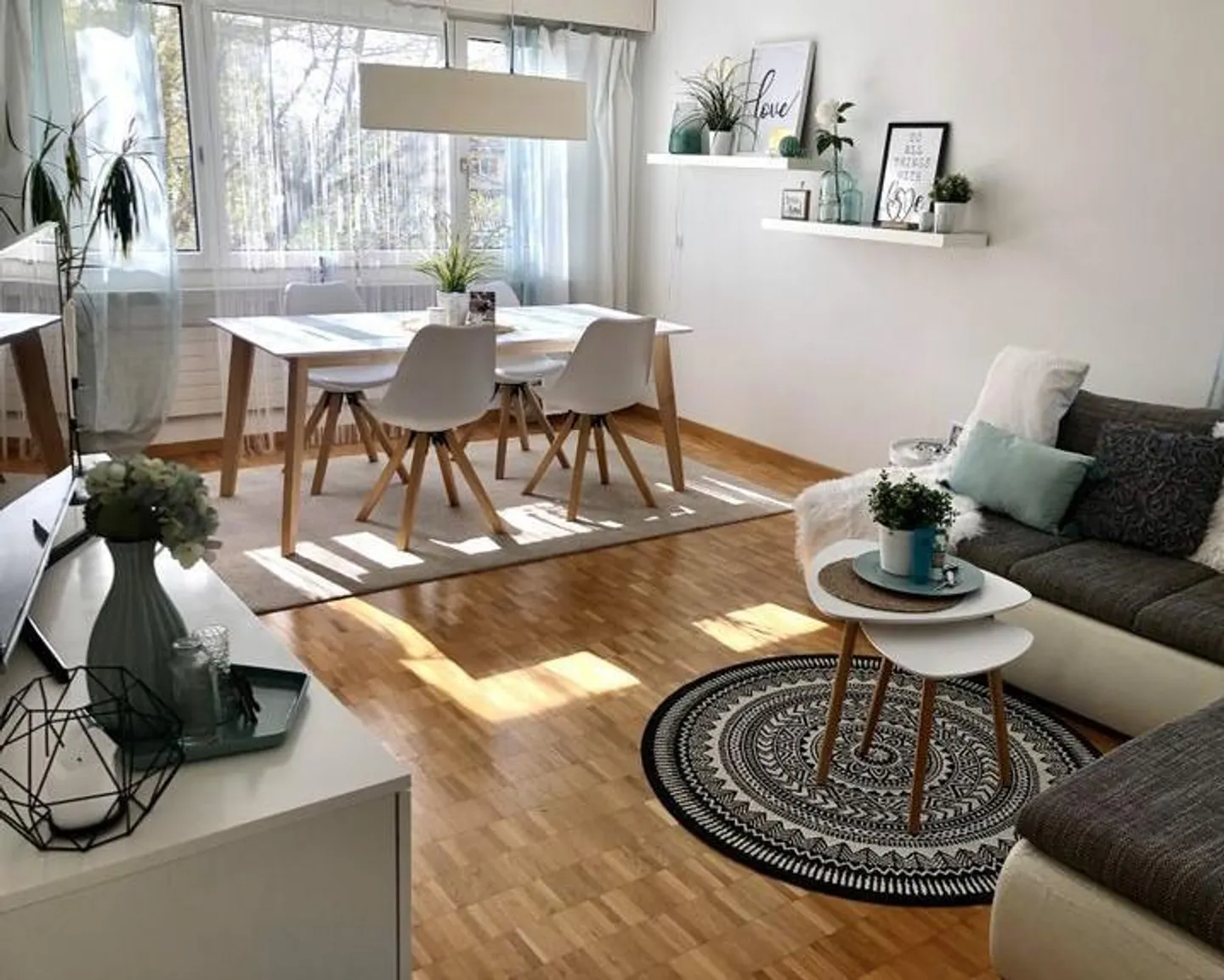 Rez-de-chaussée avec grand balcon - Photo 2 sur 6