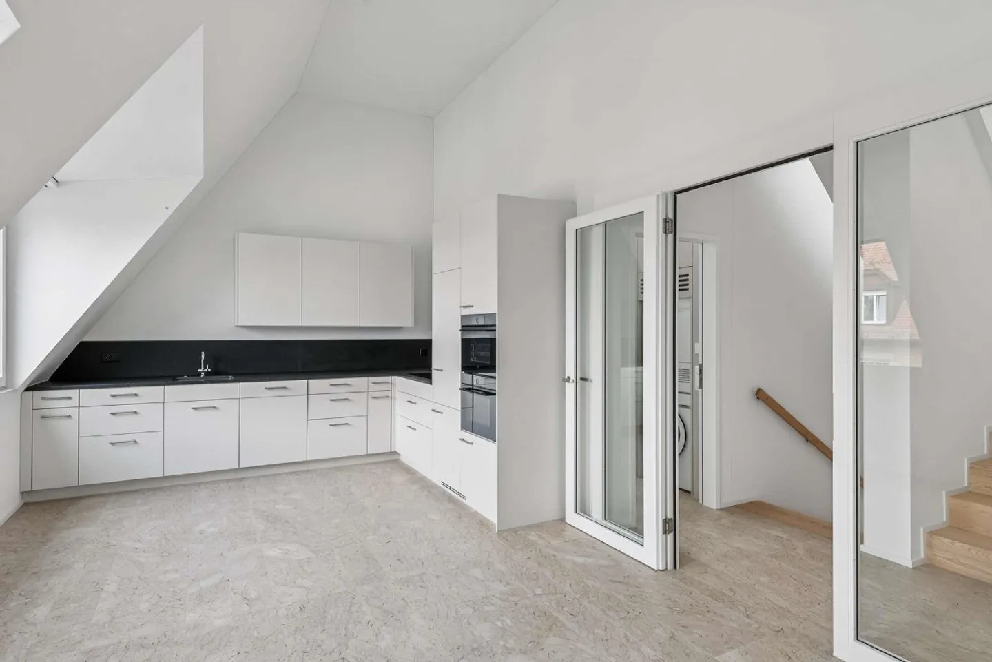 First occupancy - Modern penthouse apartment with private terrace and lake view - Photo 2 of 15