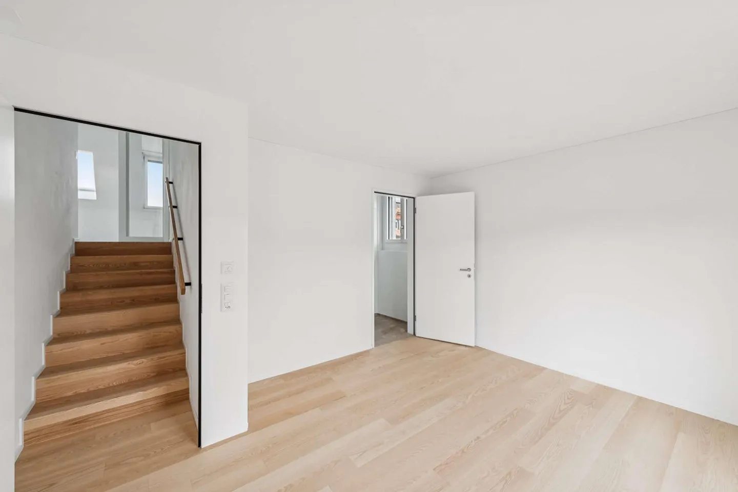 First occupancy - Modern penthouse apartment with private terrace and lake view - Photo 3 of 15