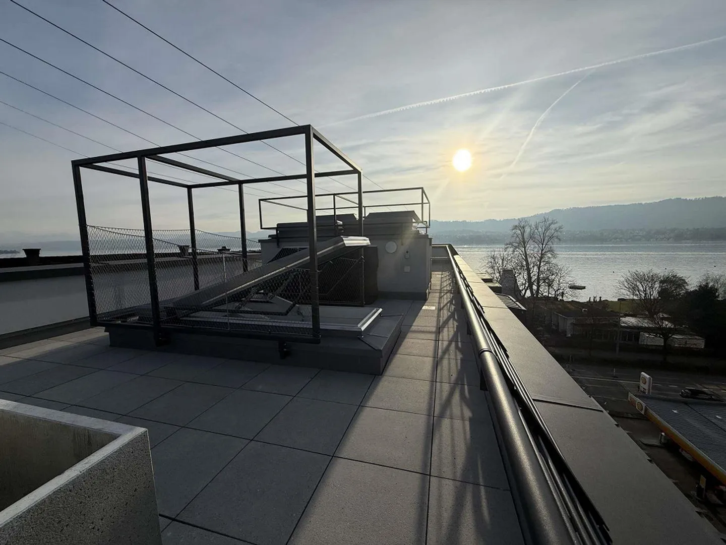 First occupancy - Modern penthouse apartment with private terrace and lake view - Photo 13 of 15