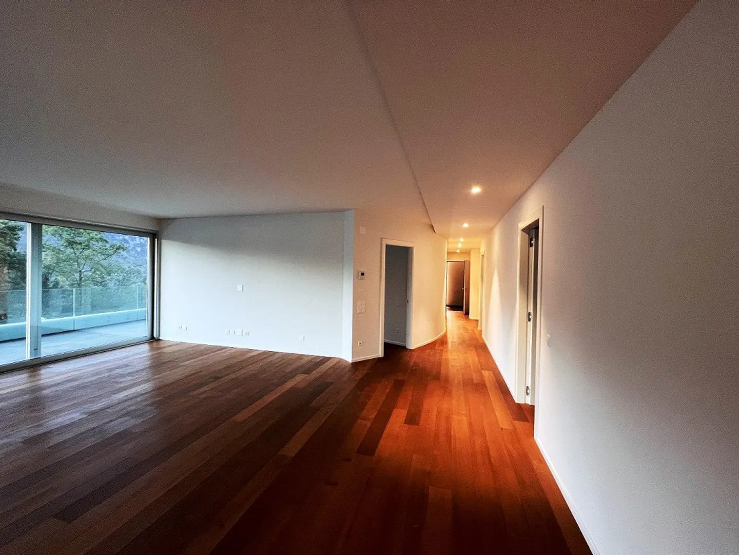 NUOVO APPARTAMENTO DI 5.5 LOCALI CON SPETTACOLARE VISTA LAGO - Foto 8 di 13