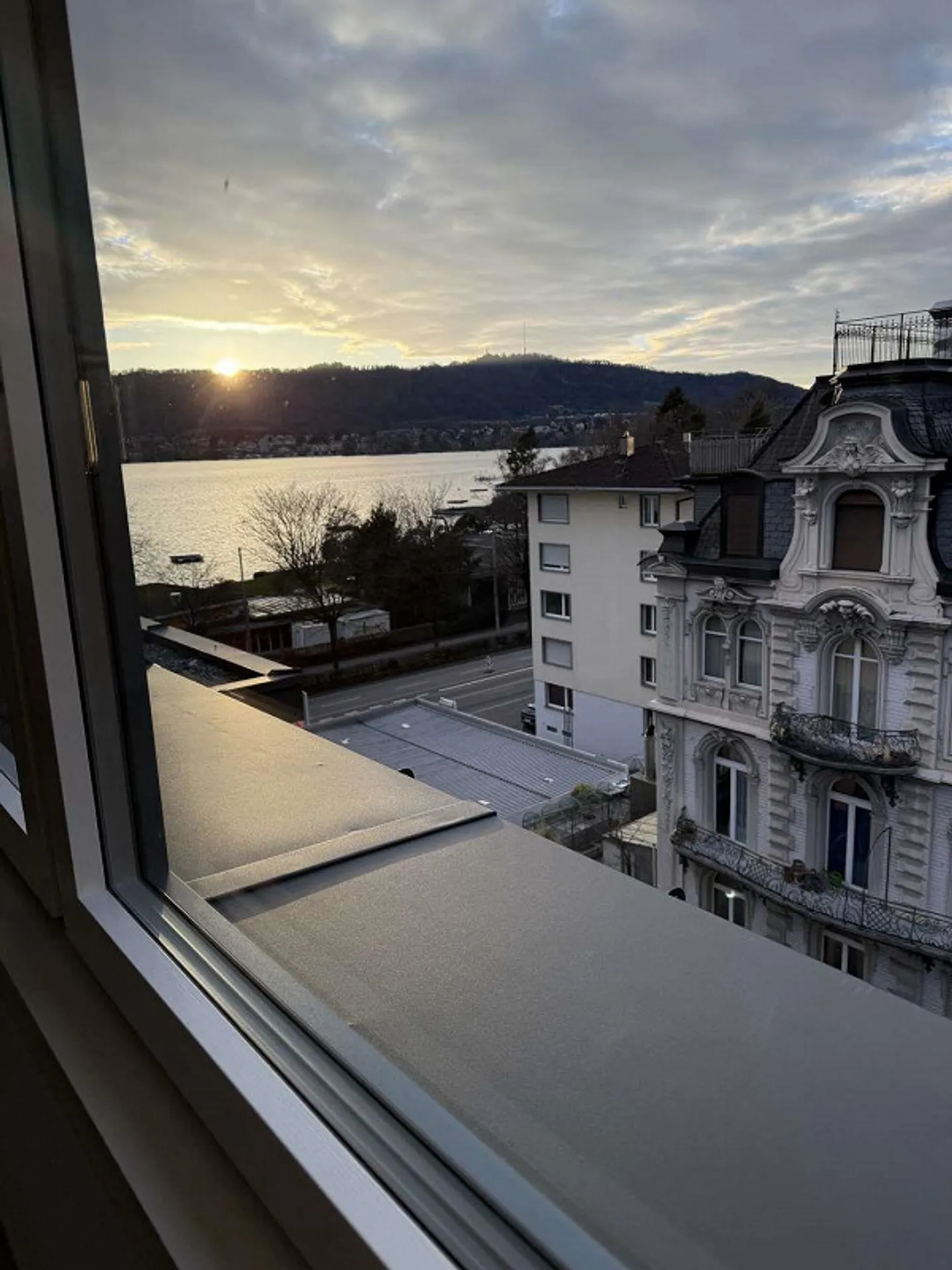 First occupancy - Modern penthouse apartment with private terrace and lake view - Photo 14 of 15