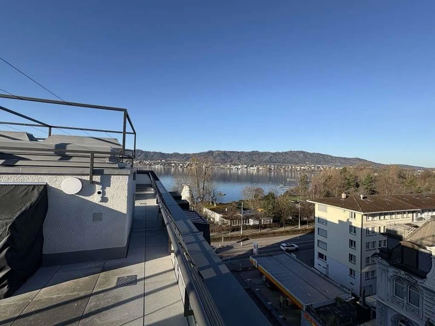 First occupancy - Modern penthouse apartment with private terrace and lake view - Photo 11 of 15