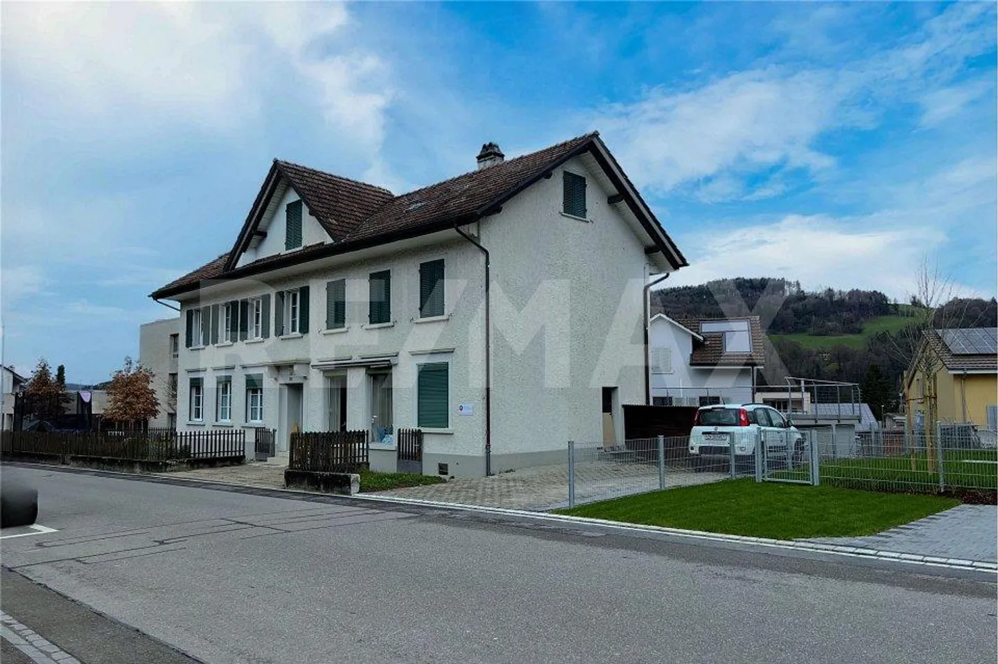 Compact property with development potential - interesting... - Photo 4 of 9