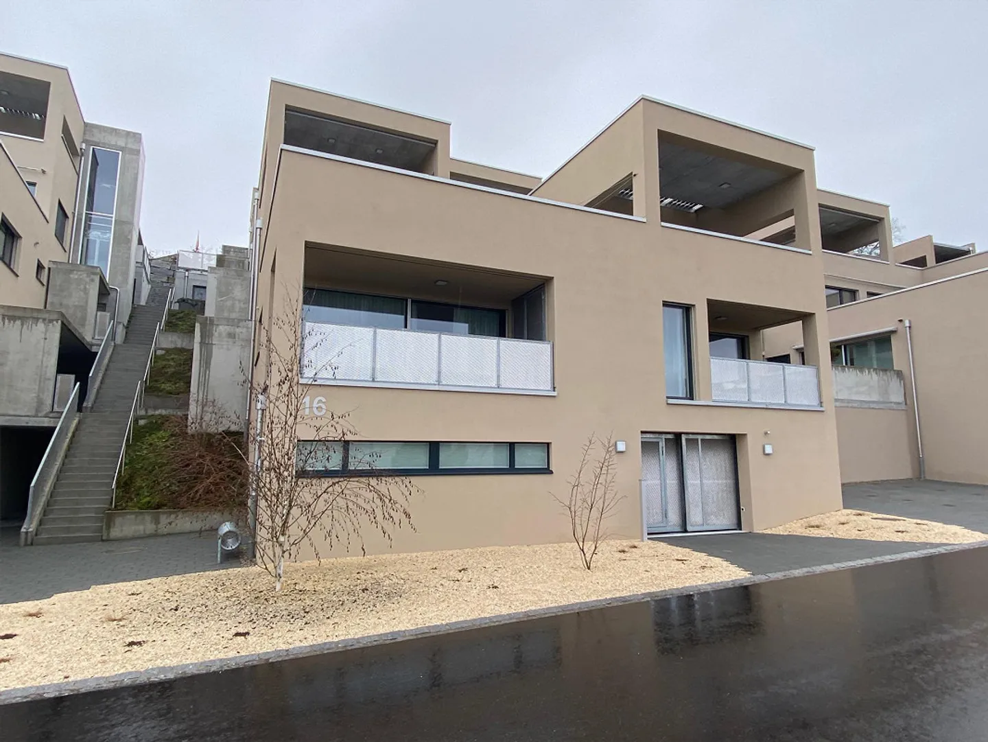 Coole 3 1/2-Zimmer Terrassenwohnung mit Weitblick - Foto 3 von 19