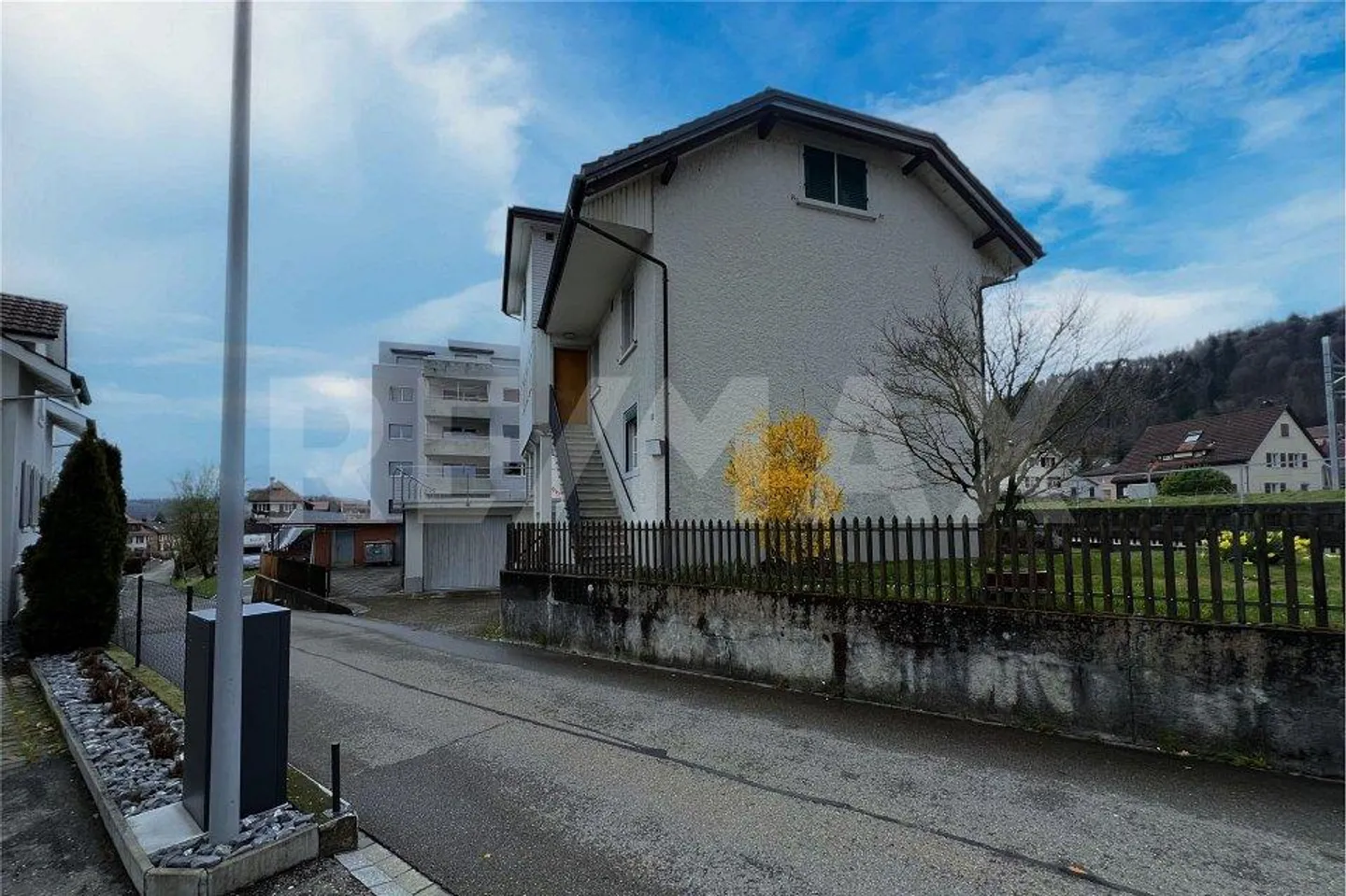 Compact property with development potential - interesting... - Photo 6 of 9