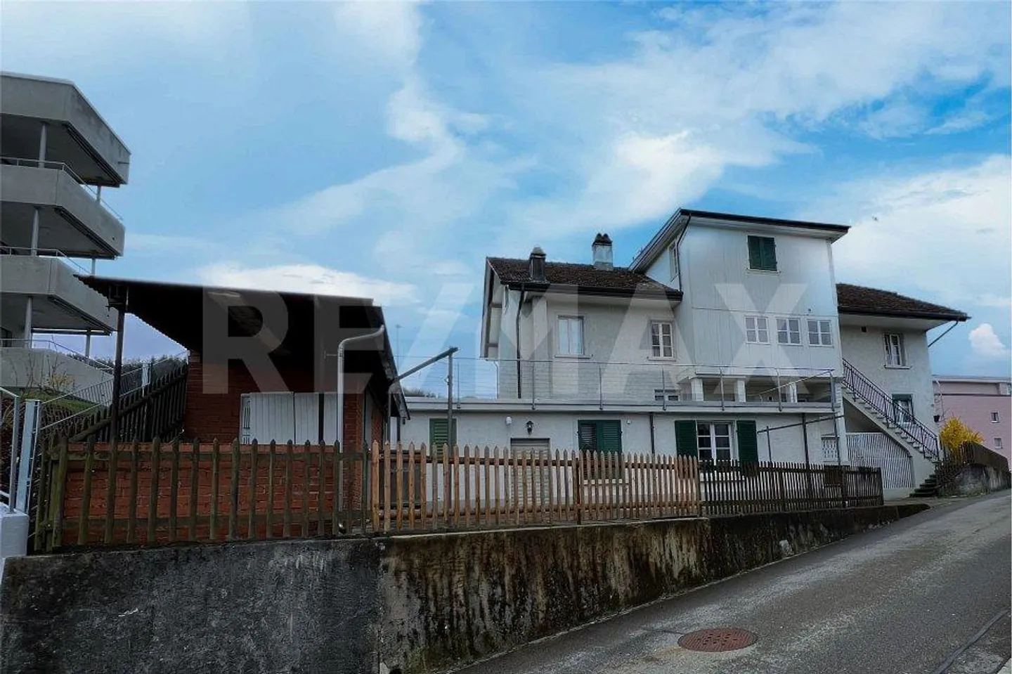 Compact property with development potential - interesting... - Photo 8 of 9