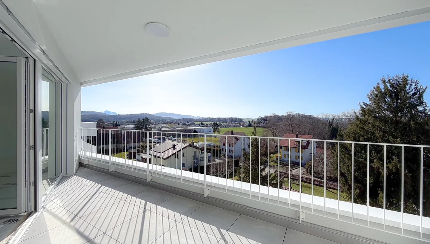 Luxury Attic Apartment with Balcony - Photo 2 of 10
