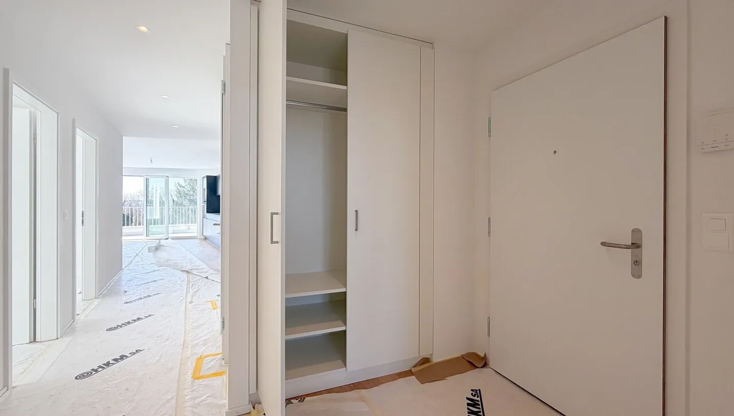 Luxury Attic Apartment with Balcony - Photo 3 of 10