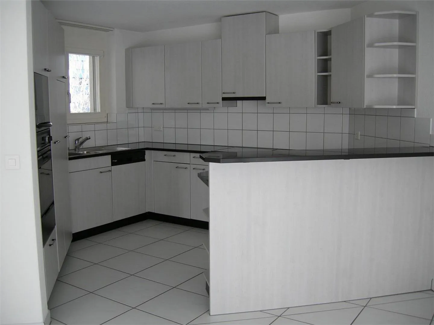 4.5 Room Apartment - Photo 1 of 3