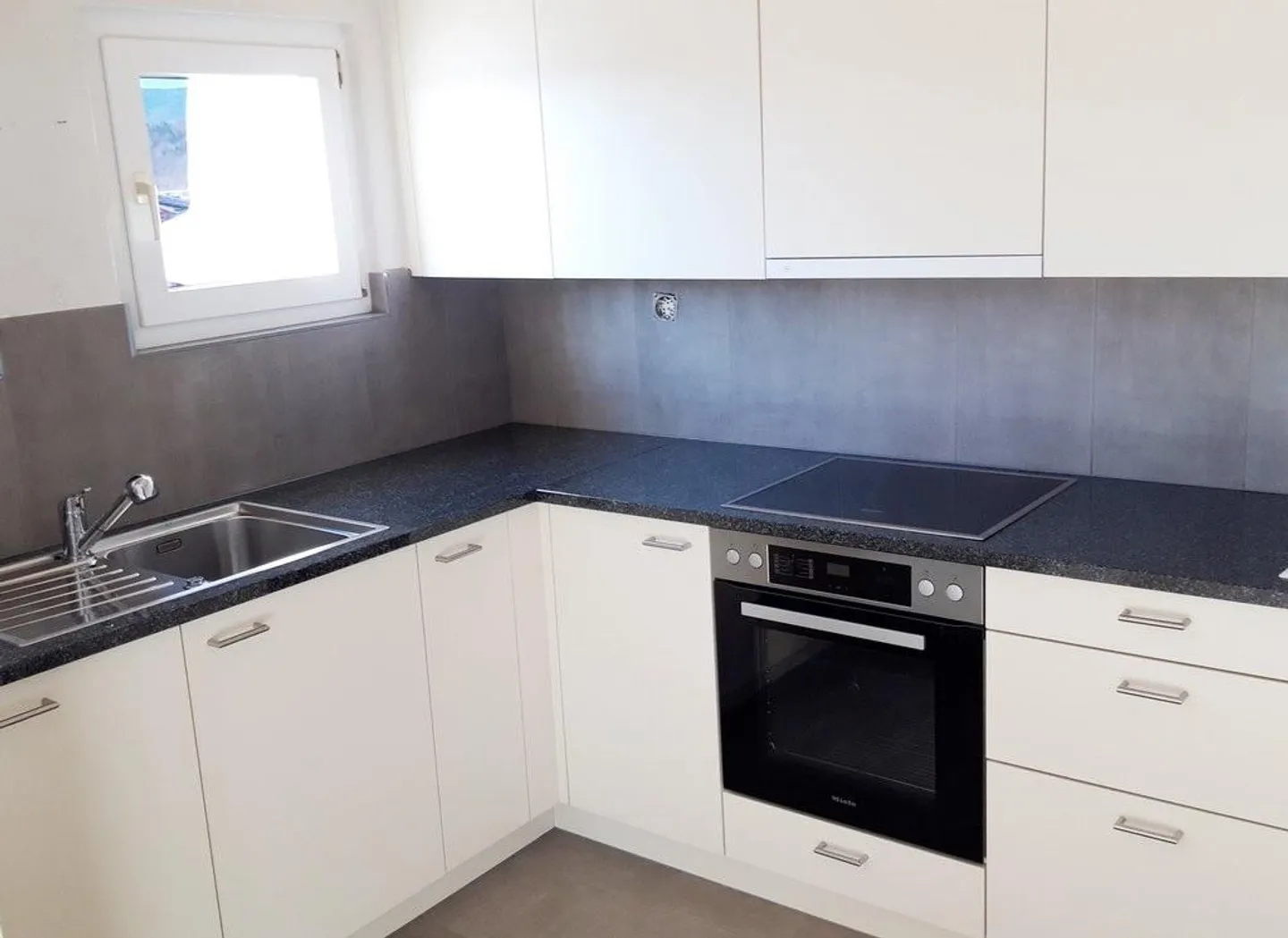Appartement lumineux avec cuisine moderne - Photo 2 sur 8