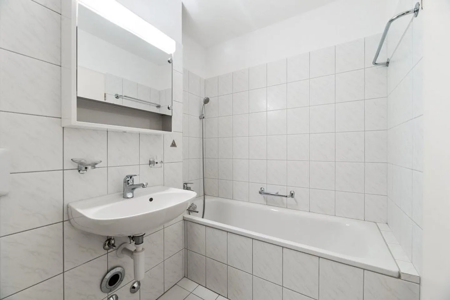 Appartement lumineux avec cuisine moderne - Photo 3 sur 8