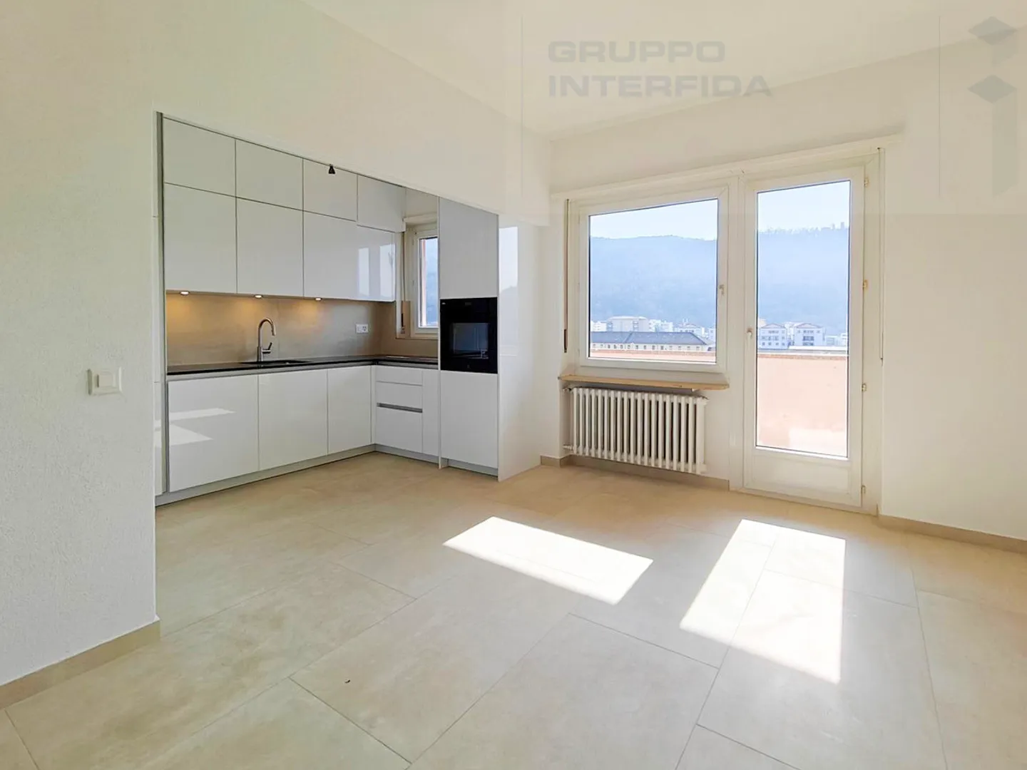 CHIASSO - SPACIOUS 5.5-ROOM APARTMENT - Photo 1 of 7
