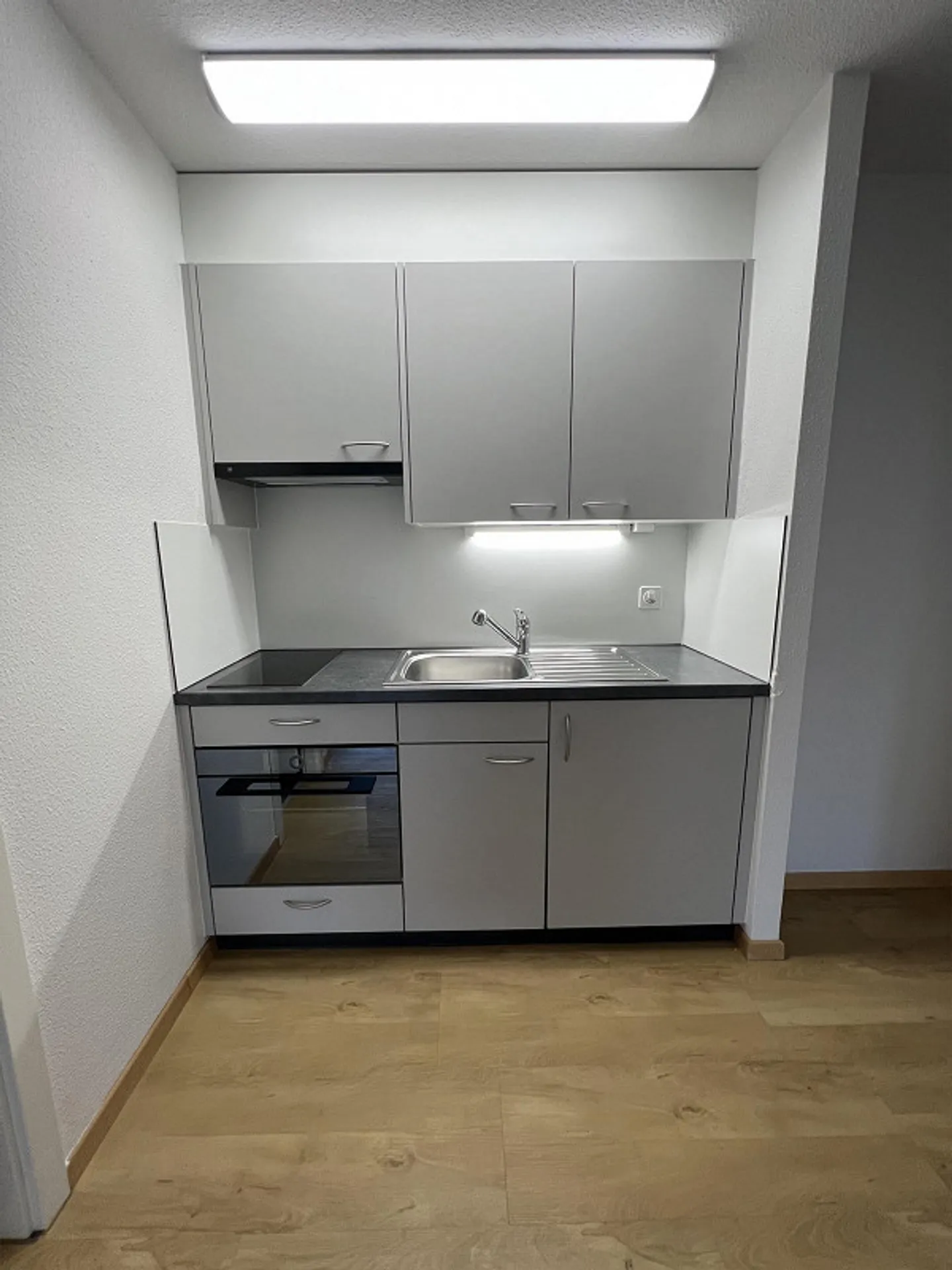 Charmante appartement 1 pièce avec balcon ensoleillé - Photo 3 sur 6