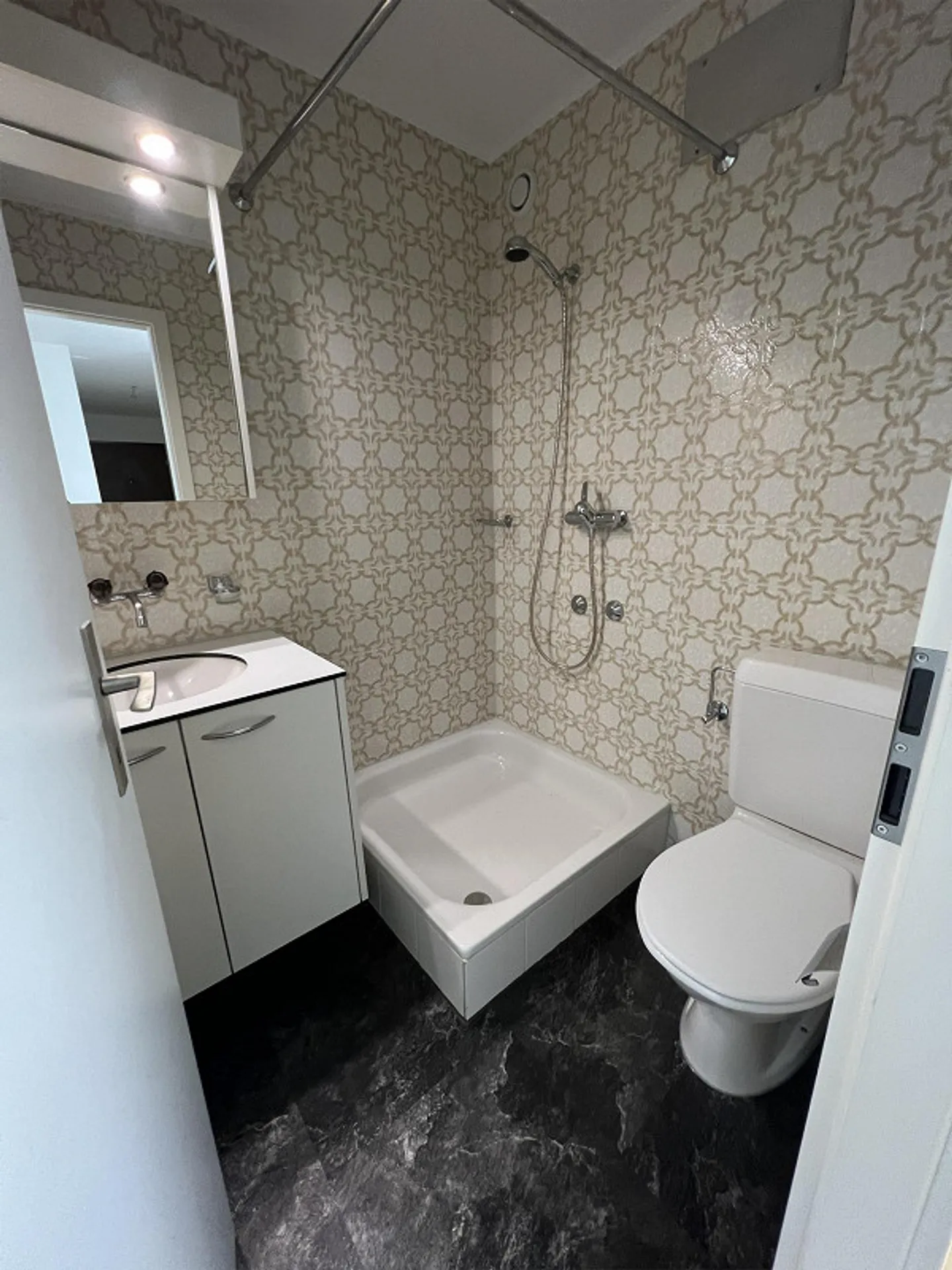 Charmante appartement 1 pièce avec balcon ensoleillé - Photo 4 sur 6