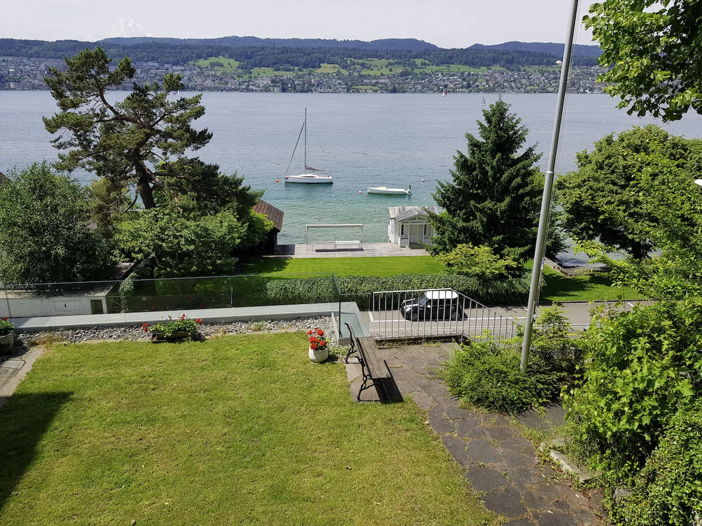 Exclusive and Historical 4-Room Apartment Directly on Lake Zurich - Photo 2 of 13