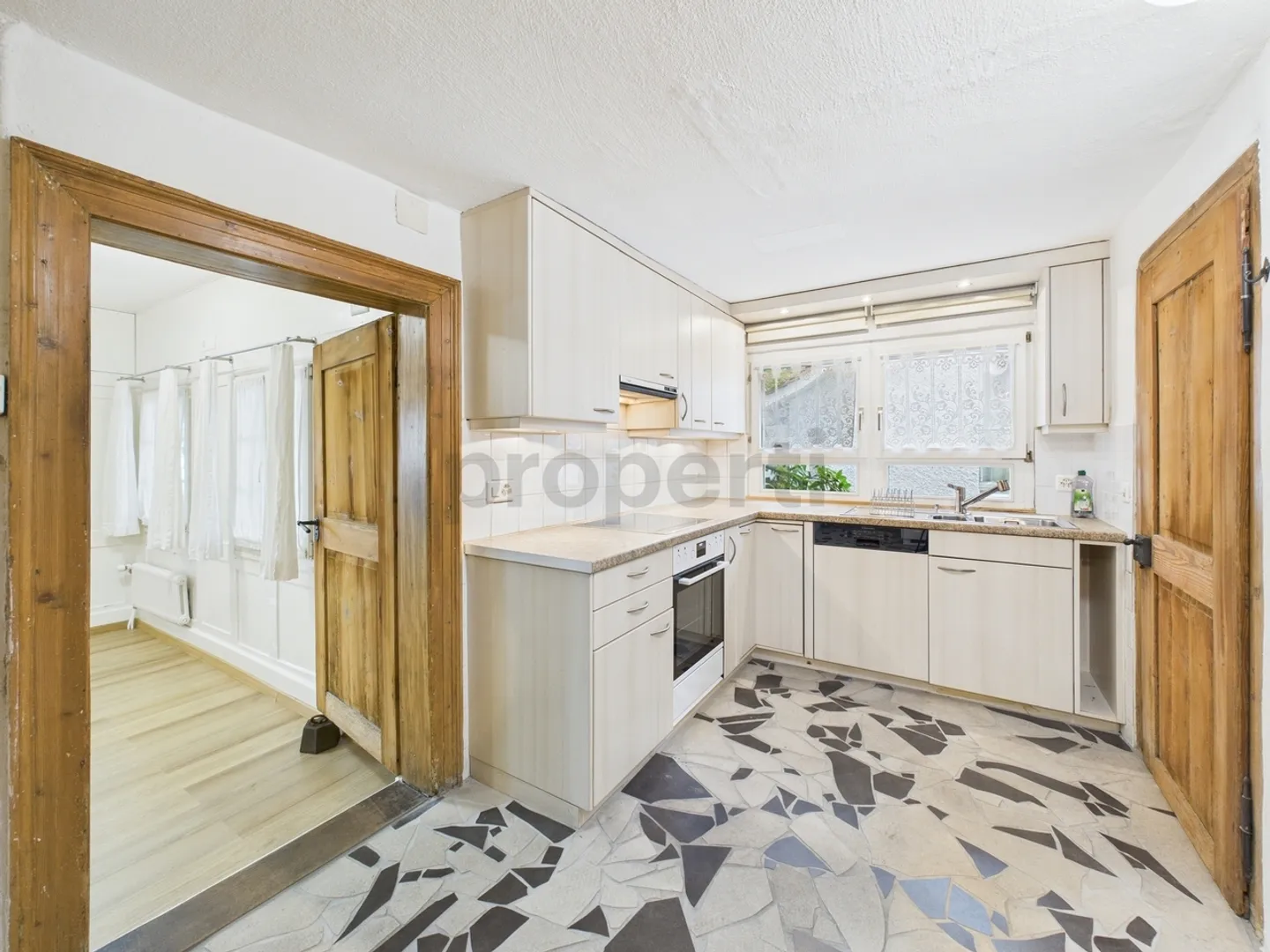 Exclusive and Historical 4-Room Apartment Directly on Lake Zurich - Photo 6 of 13