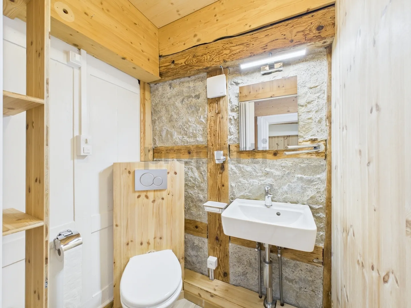 Exclusive and Historical 4-Room Apartment Directly on Lake Zurich - Photo 12 of 13