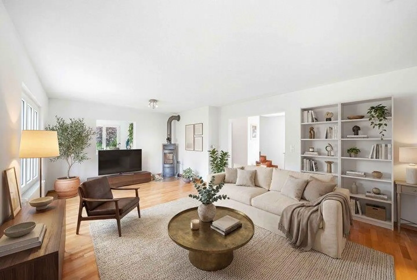 Charming Duplex with Large Garden - Photo 2 of 8