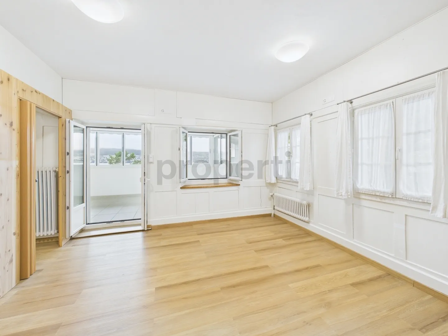 Exclusive and Historical 4-Room Apartment Directly on Lake Zurich - Photo 9 of 13