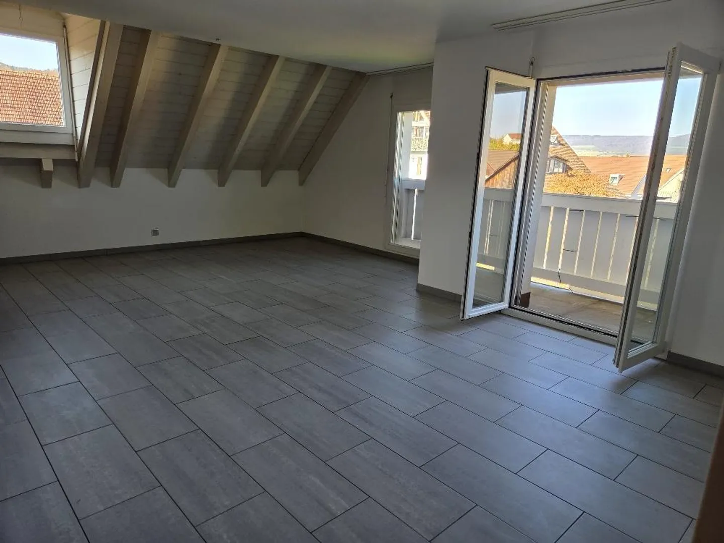2.5 Room Apartment in Wahlen 100 sqm - Photo 2 of 15