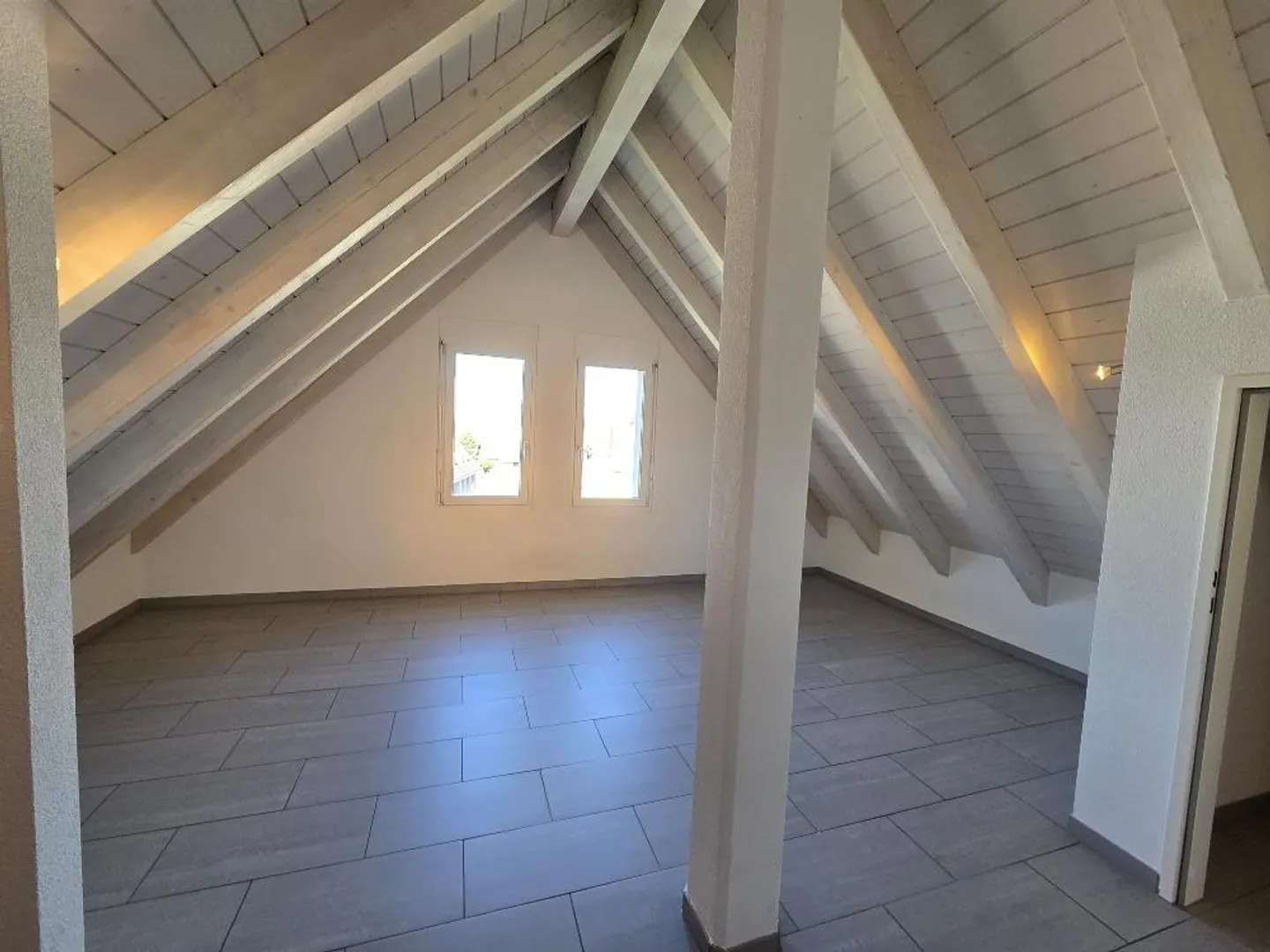 2.5 Room Apartment in Wahlen 100 sqm - Photo 3 of 15