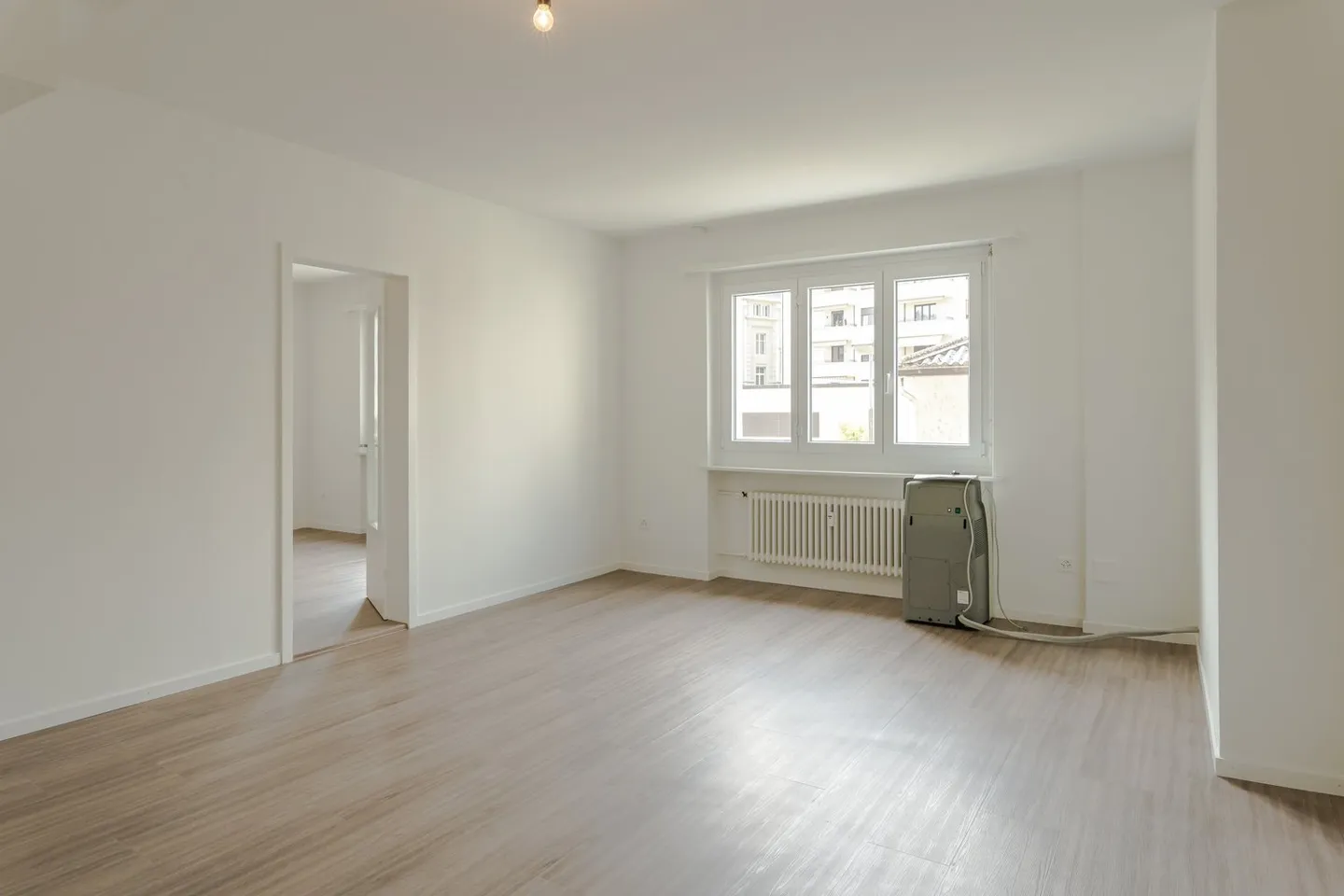 Spacious Commercial Space in Biel - Photo 9 of 18